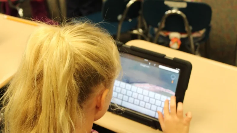 Infokioski multimedialne: tablice i ekrany, które odmienią szkołę