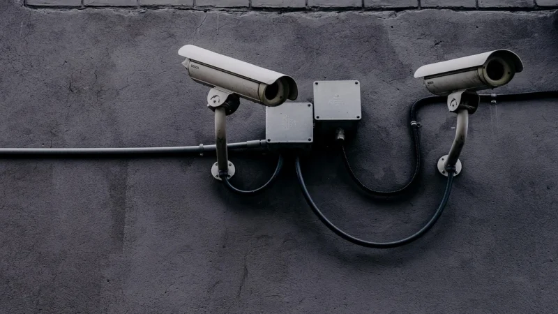 Nowoczesne systemy antykradzieżowe – kompleksowa ochrona Twojego sklepu