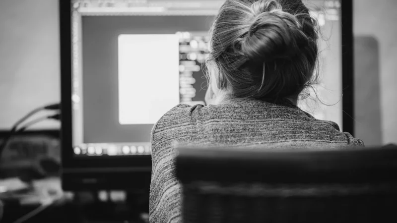 Optymalna wydajność: Laptopy Dell, Monitory i Stacje Dokujące dla Firmy